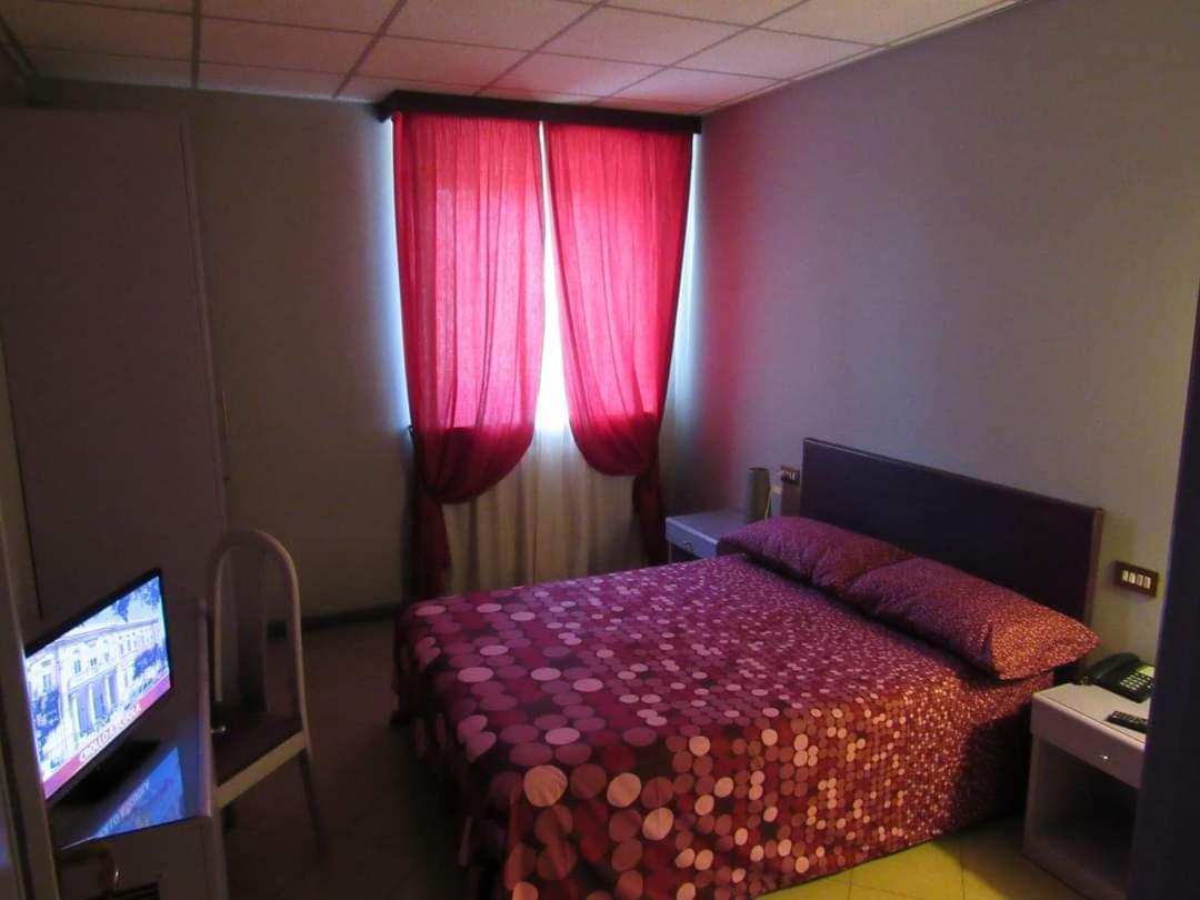 B&B The Sun Swimming & Pool Turin Bagian luar foto