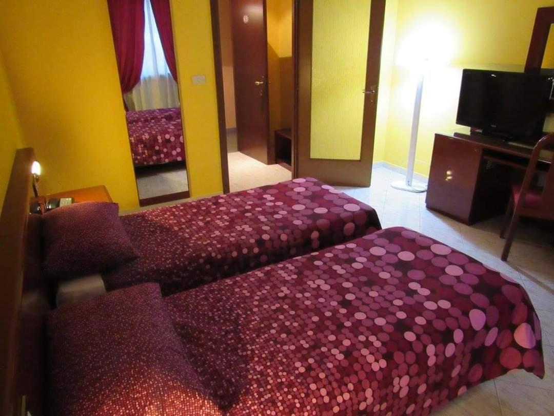 B&B The Sun Swimming & Pool Turin Bagian luar foto